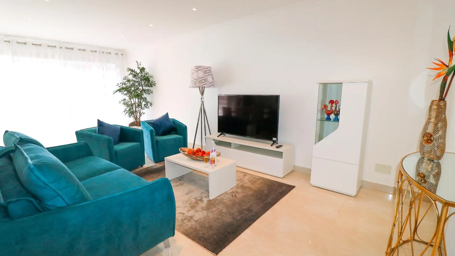 Pool And Sea View Apartment Lagos Portugal