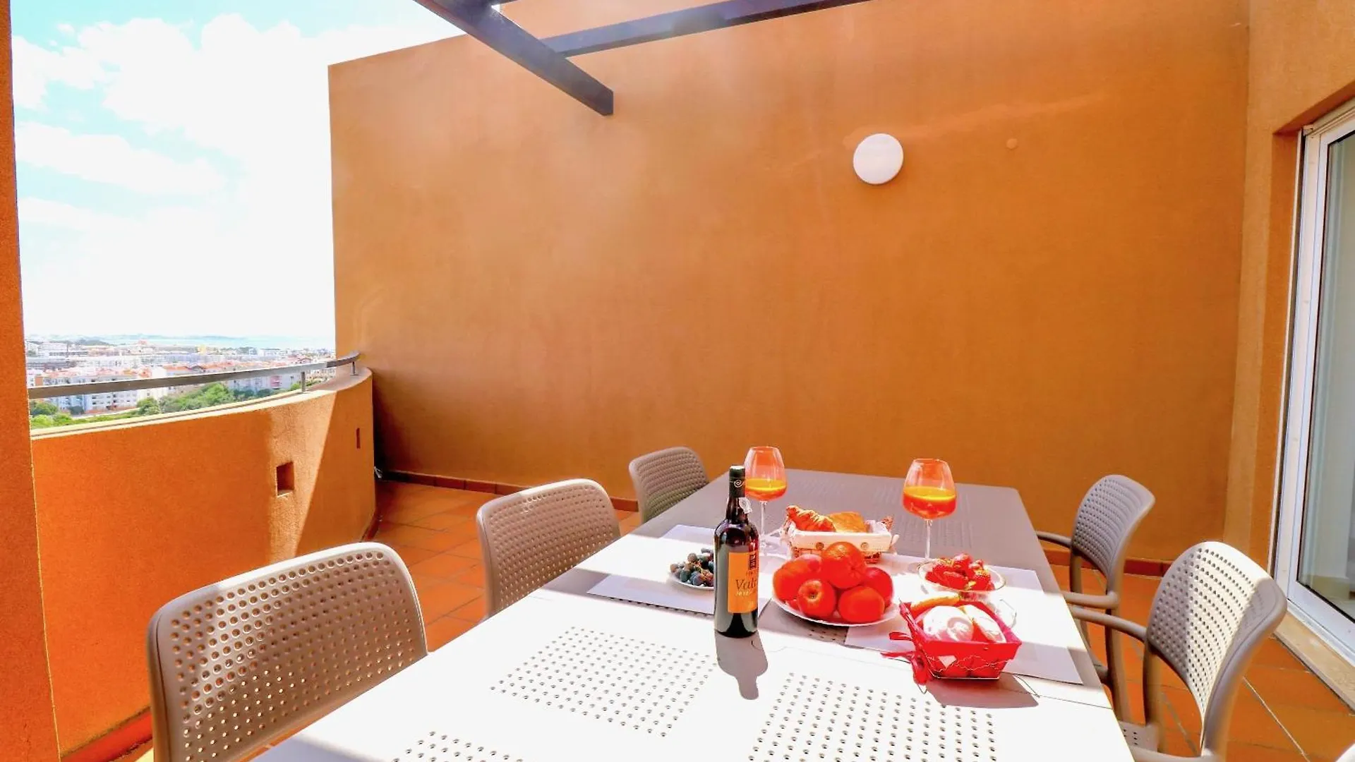 Pool And Sea View Apartment Lagos Portugal