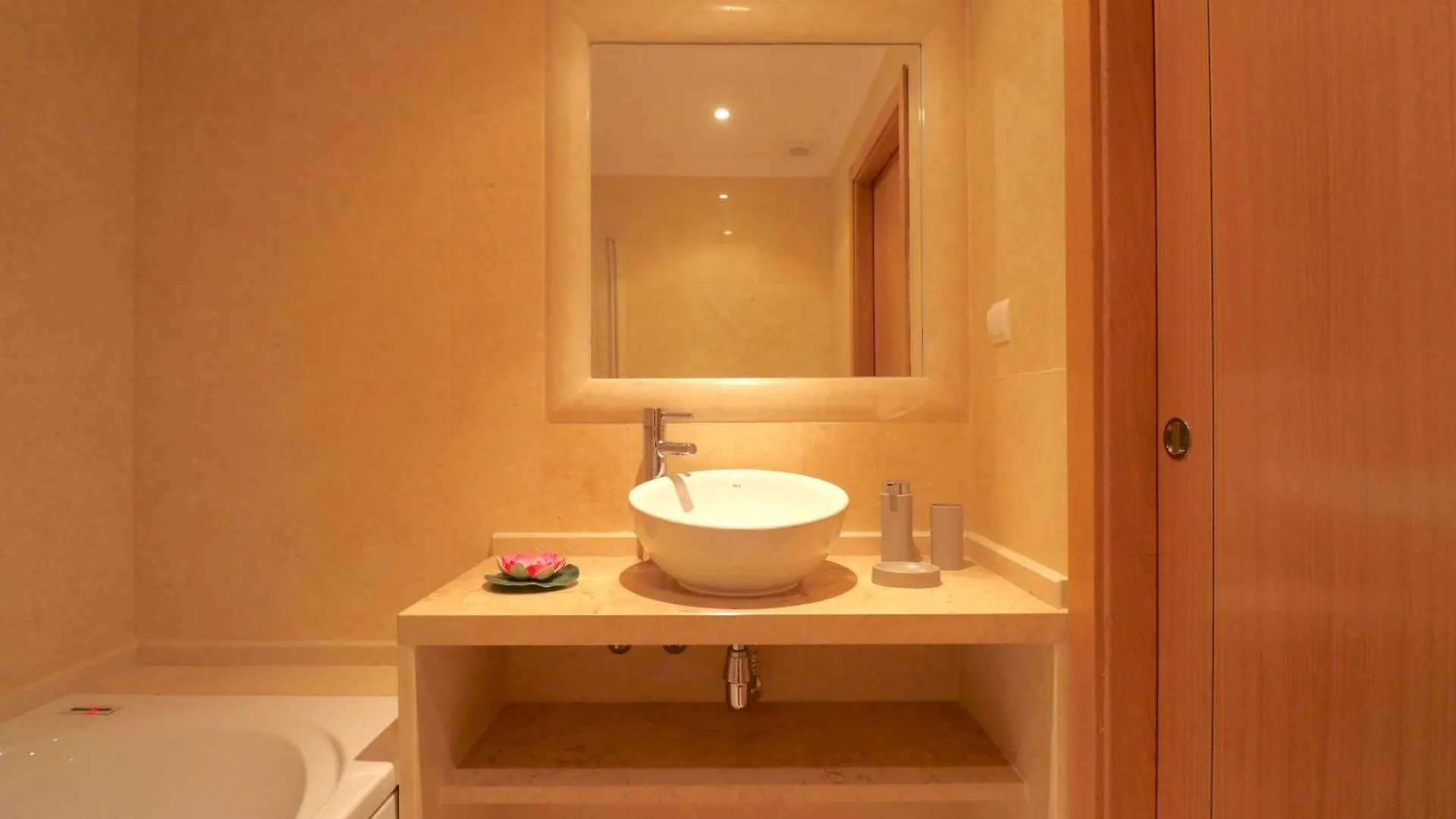 Pool And Sea View Apartment Lagos